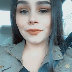Meet your Posher, Brianne